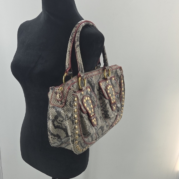 Elegant Snakeskin Patterned Handbag - Picture 11 of 16